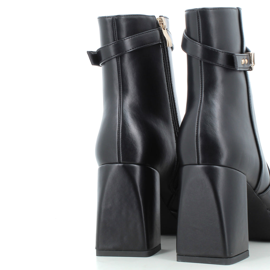 Hodea Tronchetti Adele