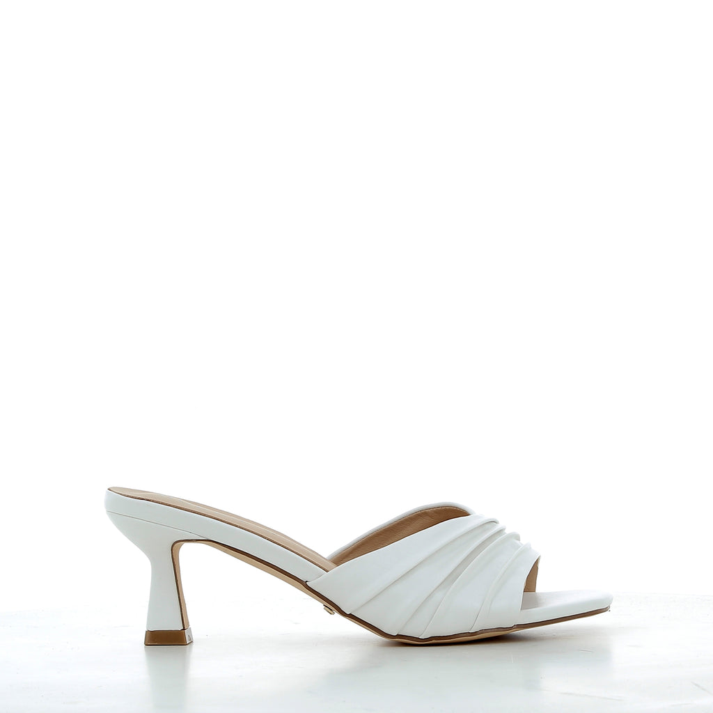 Hodea Iris White Sandals