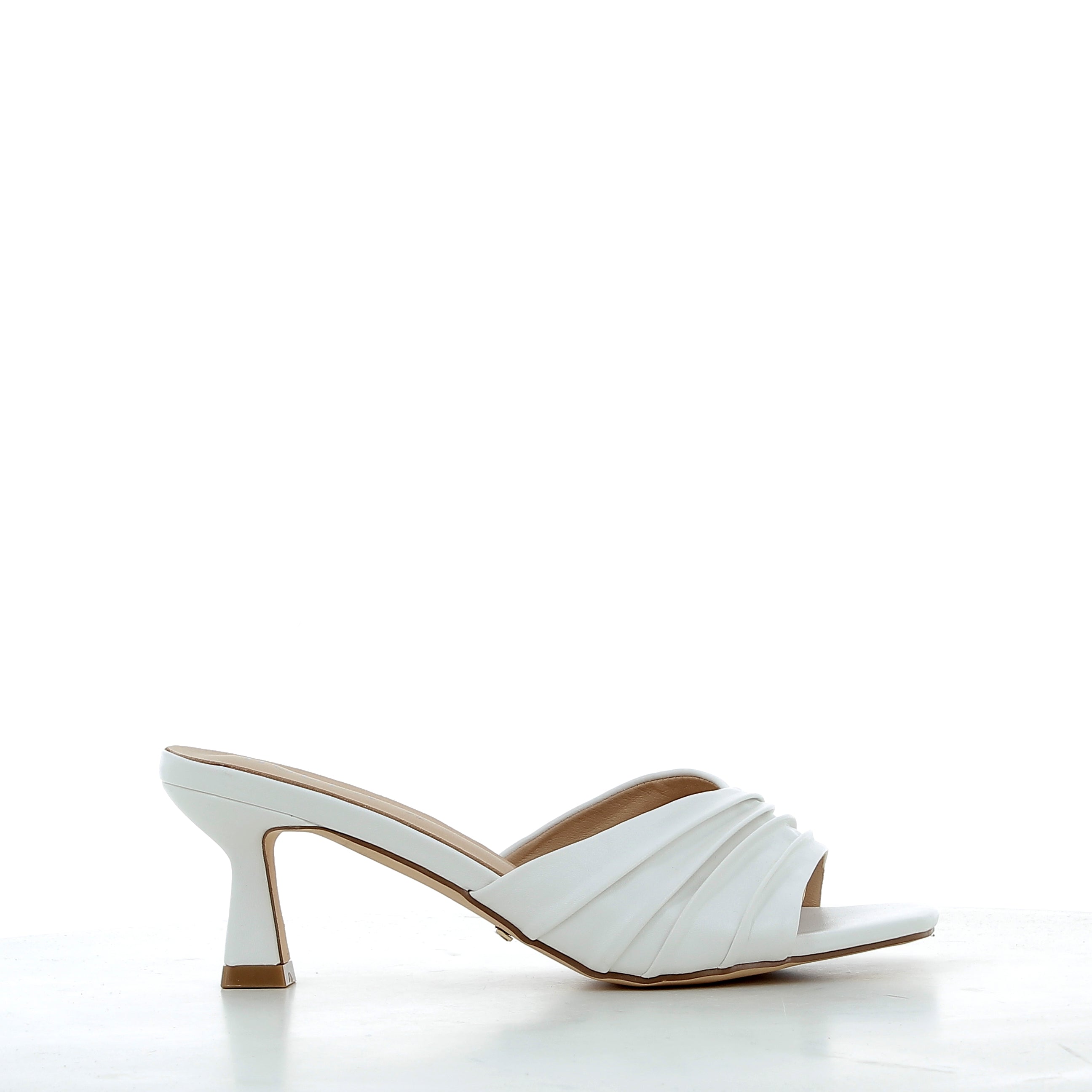 Hodea Iris White Sandals