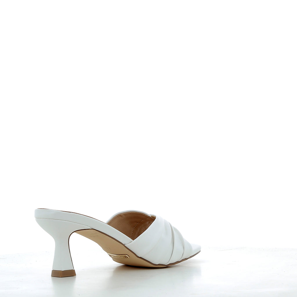 Hodea Iris White Sandals
