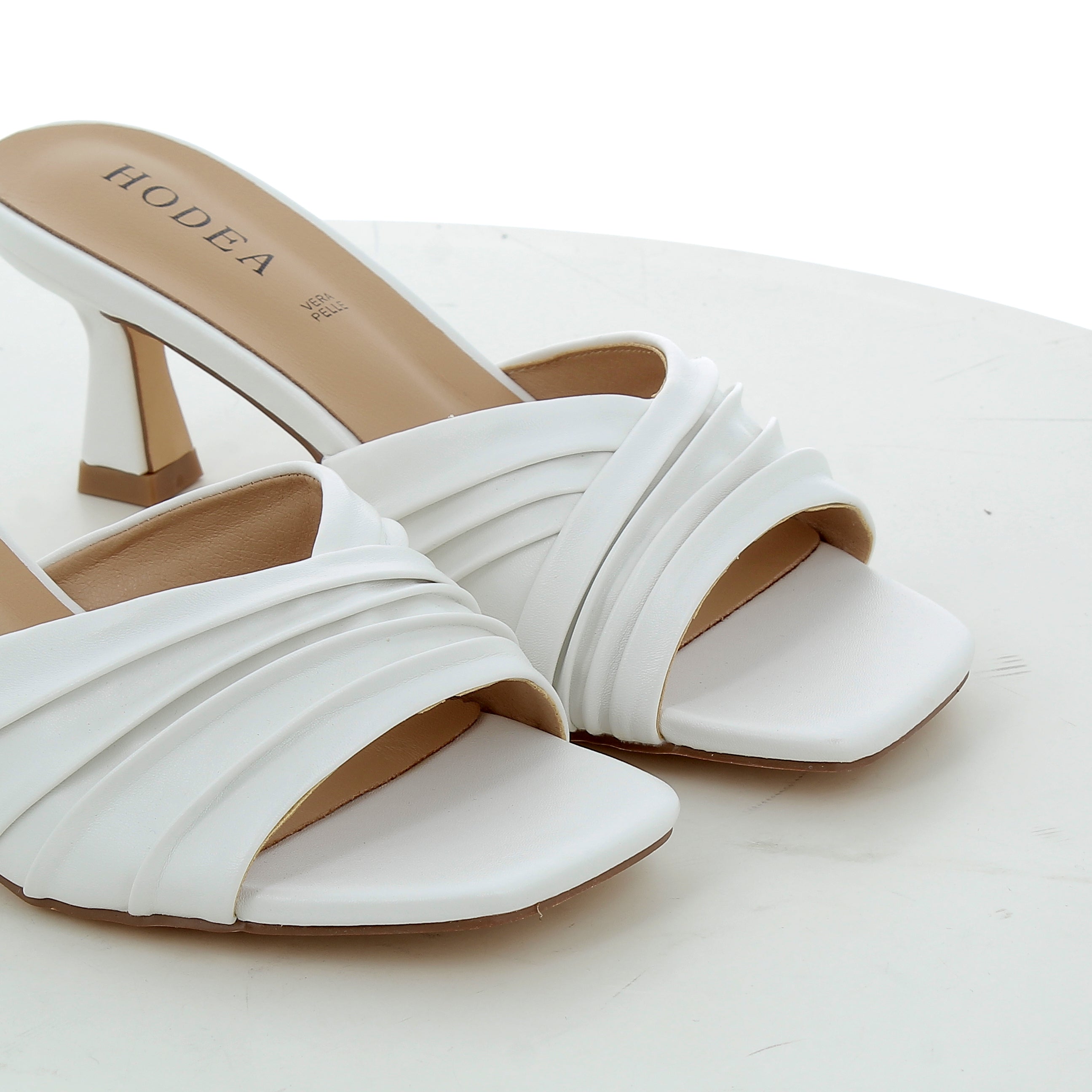 Hodea Iris White Sandals