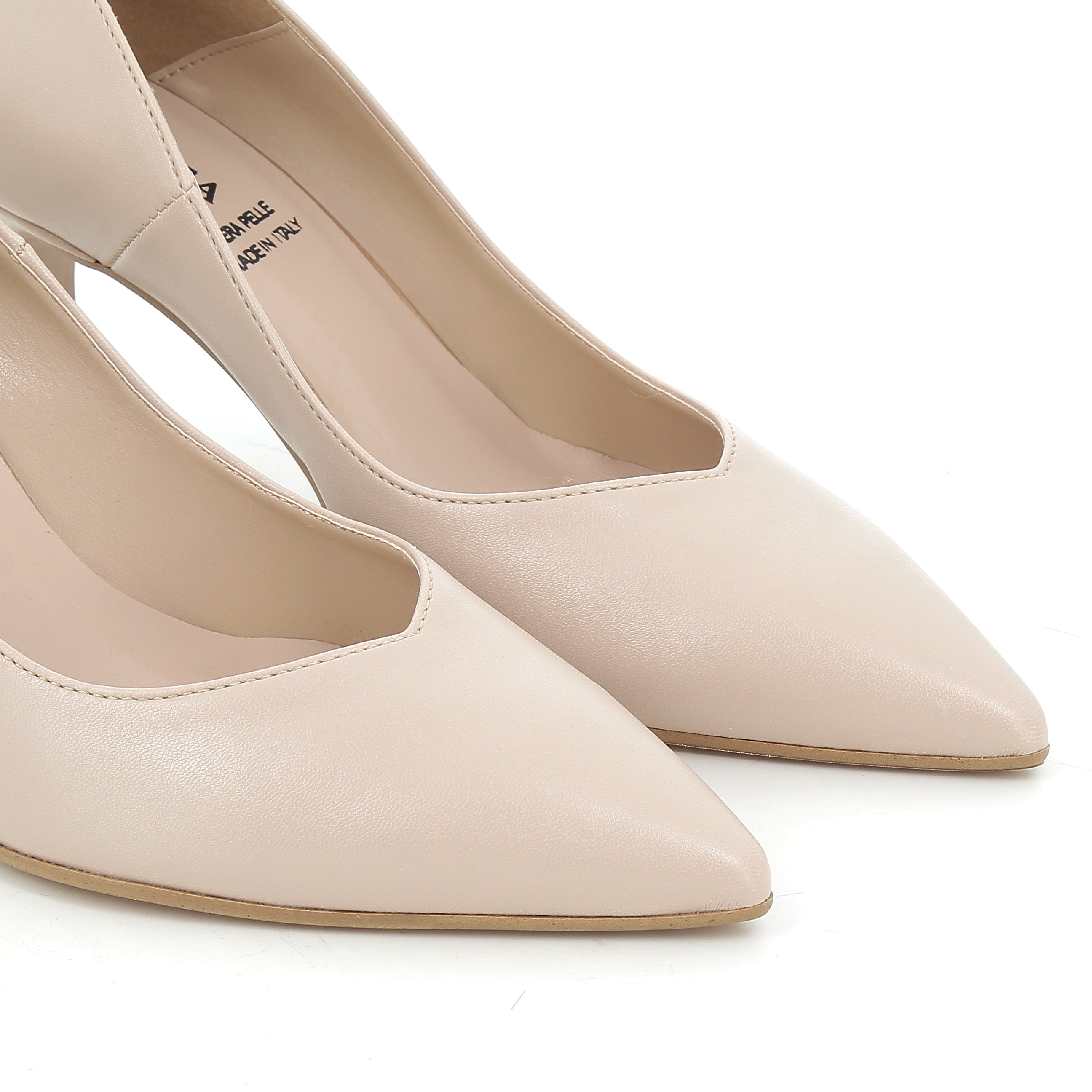 Hodea Decollete Paola Nude