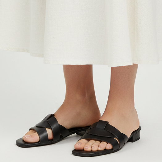 Hodea Costanza Black Sandals