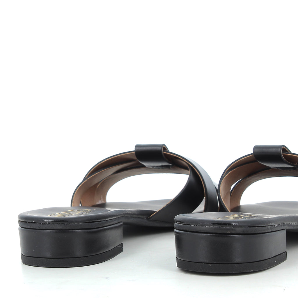 Hodea Costanza Black Sandals
