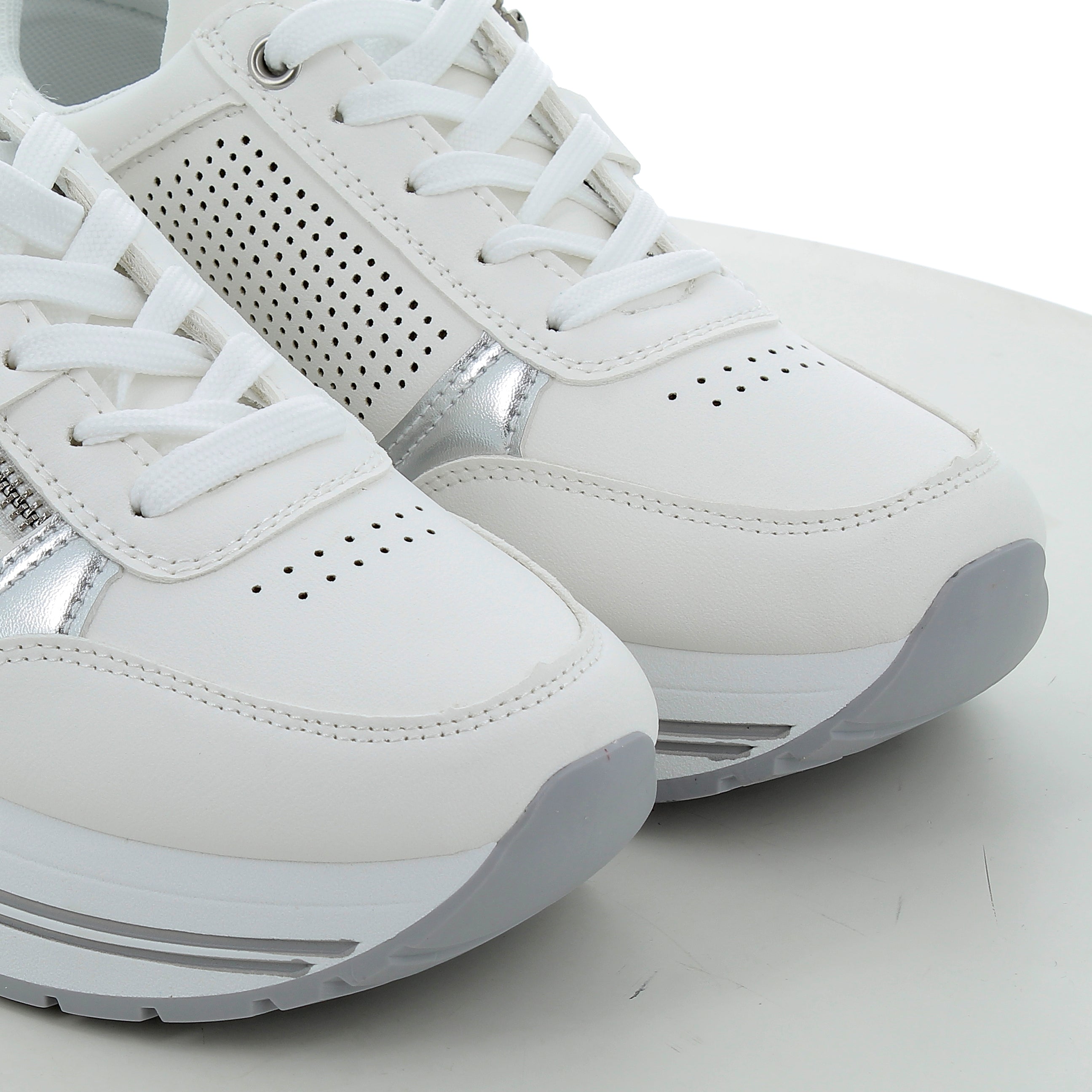 Hodea Aurelia White Sneakers